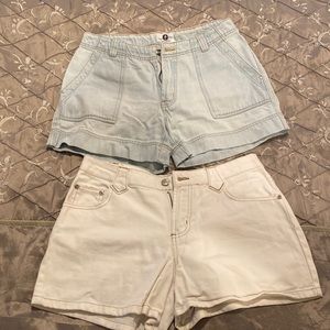 Bundle TWO PAIRS of women’s/ girls jeans shorts Size 5 Juniors, white/light blue